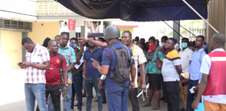 Freight forwarders angry at banks over long queues to pay duties at the port