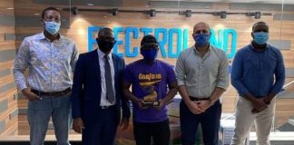 3Music Awards Next Rated winner Soorebia receives award