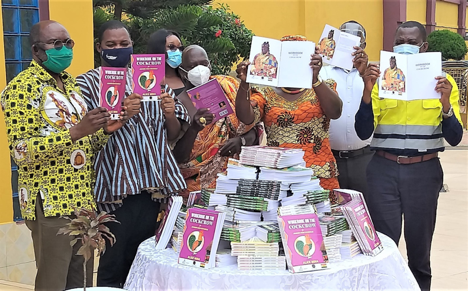 Dr Agyarko-Poku extreme left flanked by the MCE Elijah Adansi Bona (2nd left) and Emmanuel Baidoo, Snr Manager, Sustainability of AngloGold, extreme right and others displaying some of the reading materials after the launch of the virtual programme