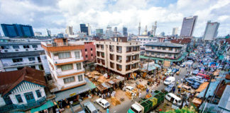 Starved of dollars, Nigerian businesses struggle for survival