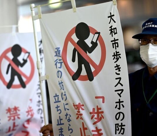 The Japanese city that banned ‘smartphone-walking’