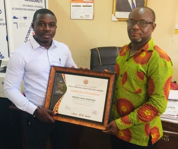 Edward (left) receives a plaque from Joseph Appiagyei, GTA Regional Manager in charge of Bono, Bono East & Ahafo Regions.