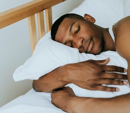 Herbalife Nutrition advises on proper eating habits for improved sleep