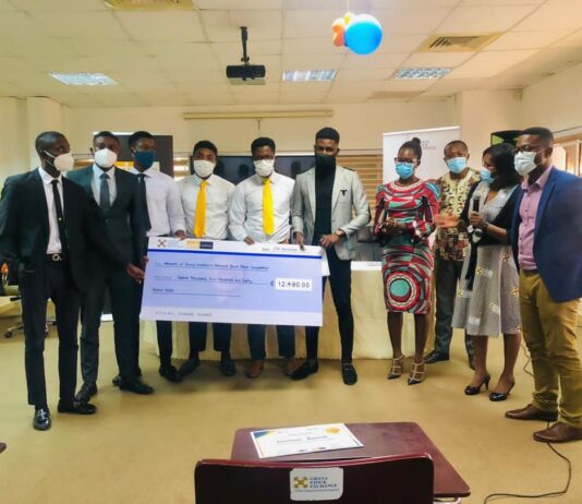 Pharmacy Students win Young Investors Stock Pitch Competition